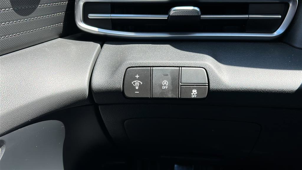 Certified 2025 Hyundai Elantra SE image 26