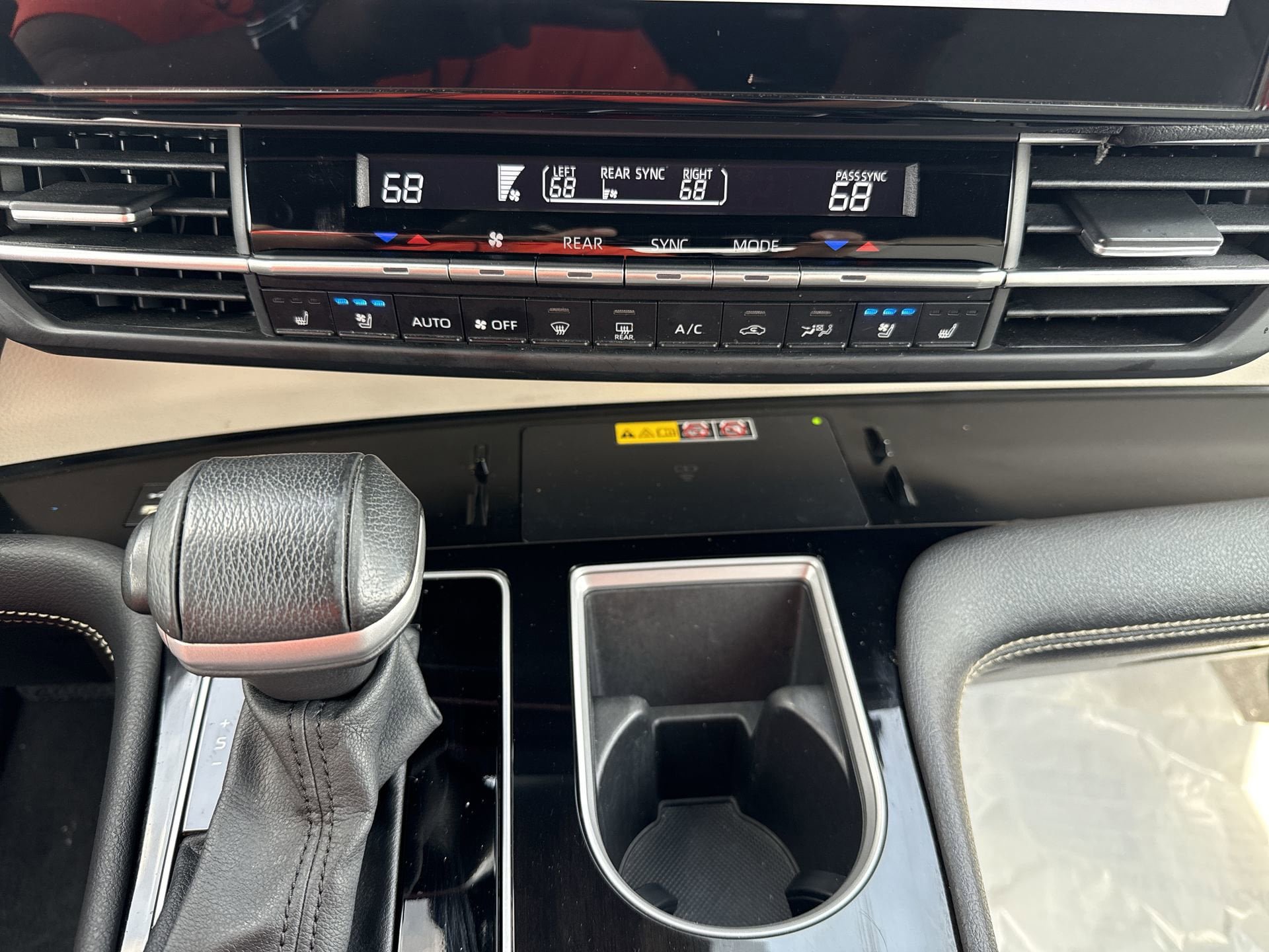 Used 2025 Toyota Sienna Platinum FWD image 17