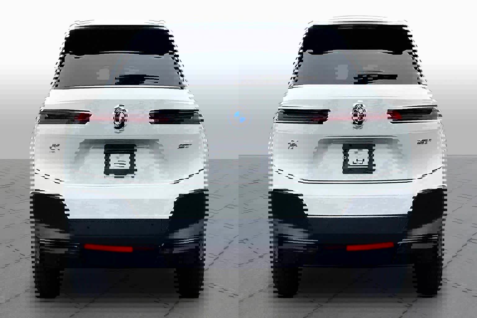 Certified 2023 BMW iX xDrive50 image 4