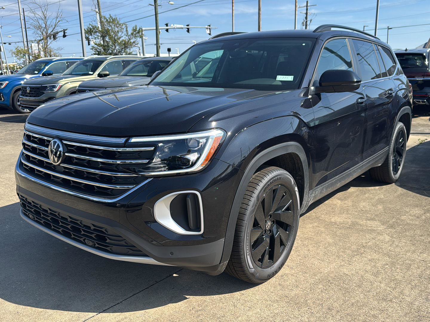 New 2026 Volkswagen Atlas SE image 1