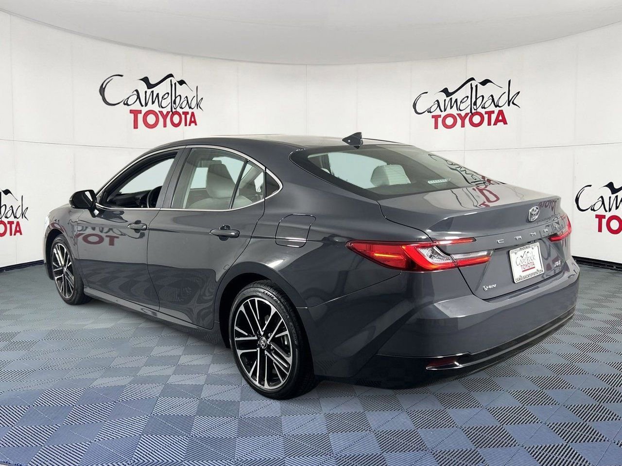 Used 2025 Toyota Camry XLE image 5