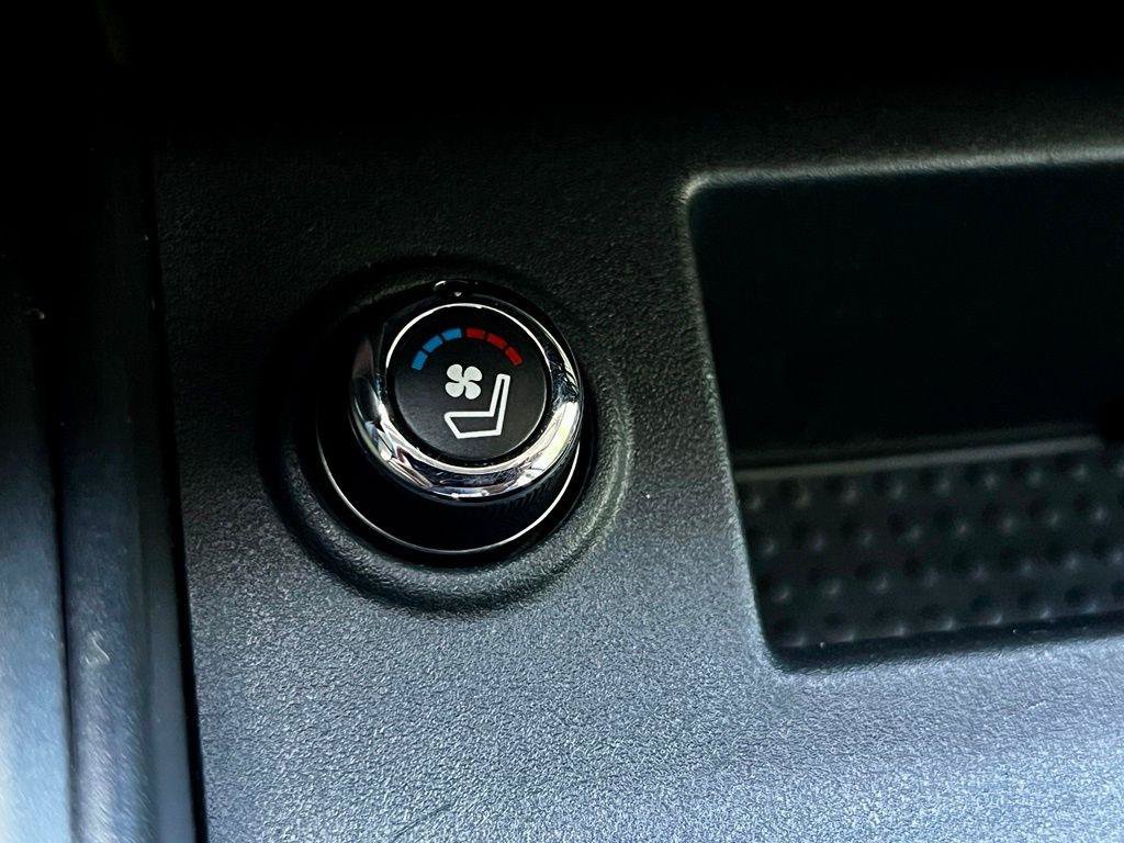 Used 2016 Nissan Titan Platinum Reserve AWD/4WD image 18