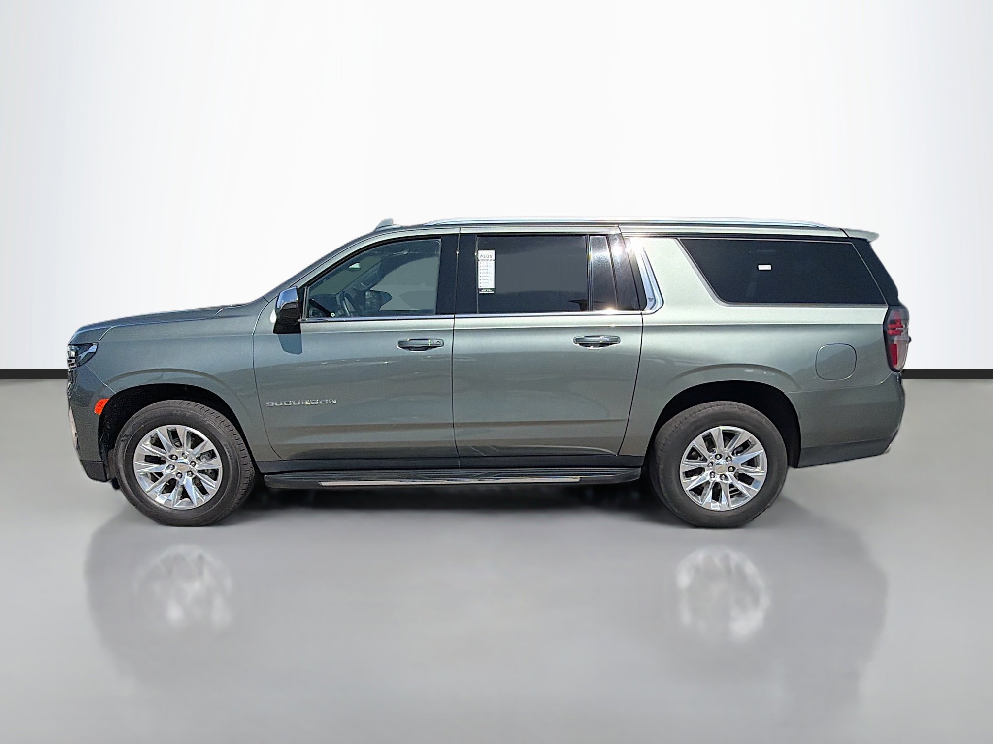Used 2023 Chevrolet Suburban Premier image 6