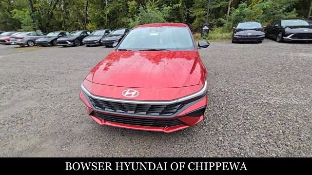 Used 2025 Hyundai Elantra Sport image 9