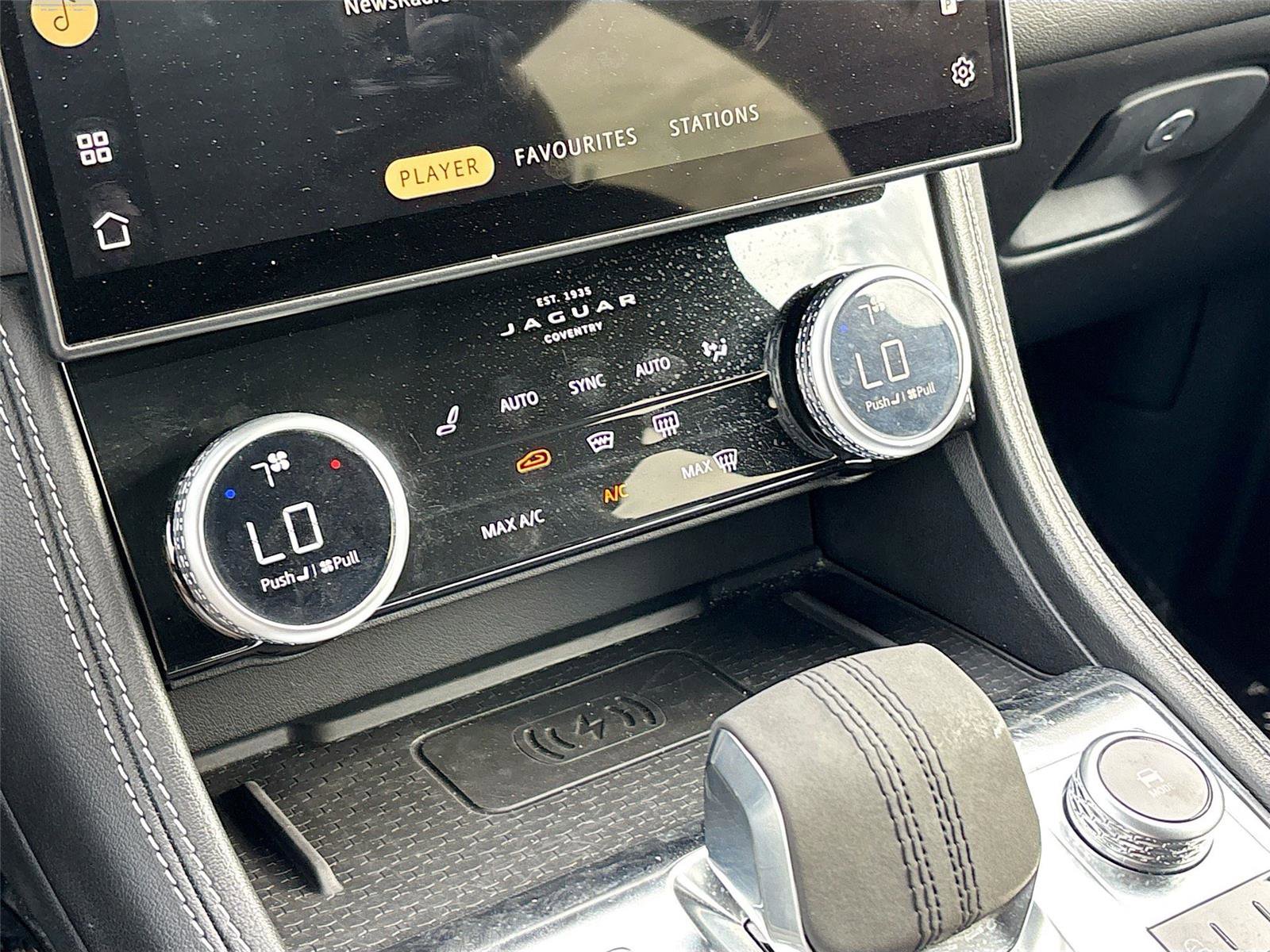 Used 2024 Jaguar F-PACE R-Dynamic S image 15