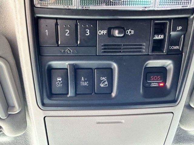 Used 2018 Toyota 4Runner Limited AWD/4WD image 31