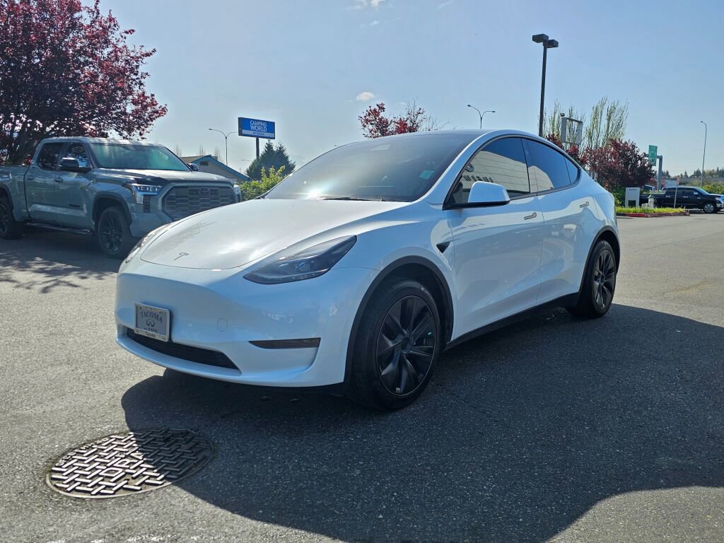 Used 2024 Tesla Model Y Long Range RWD image 3
