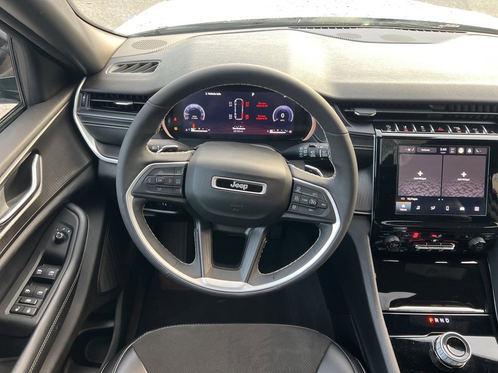 Used 2023 Jeep Grand Cherokee L Laredo image 21