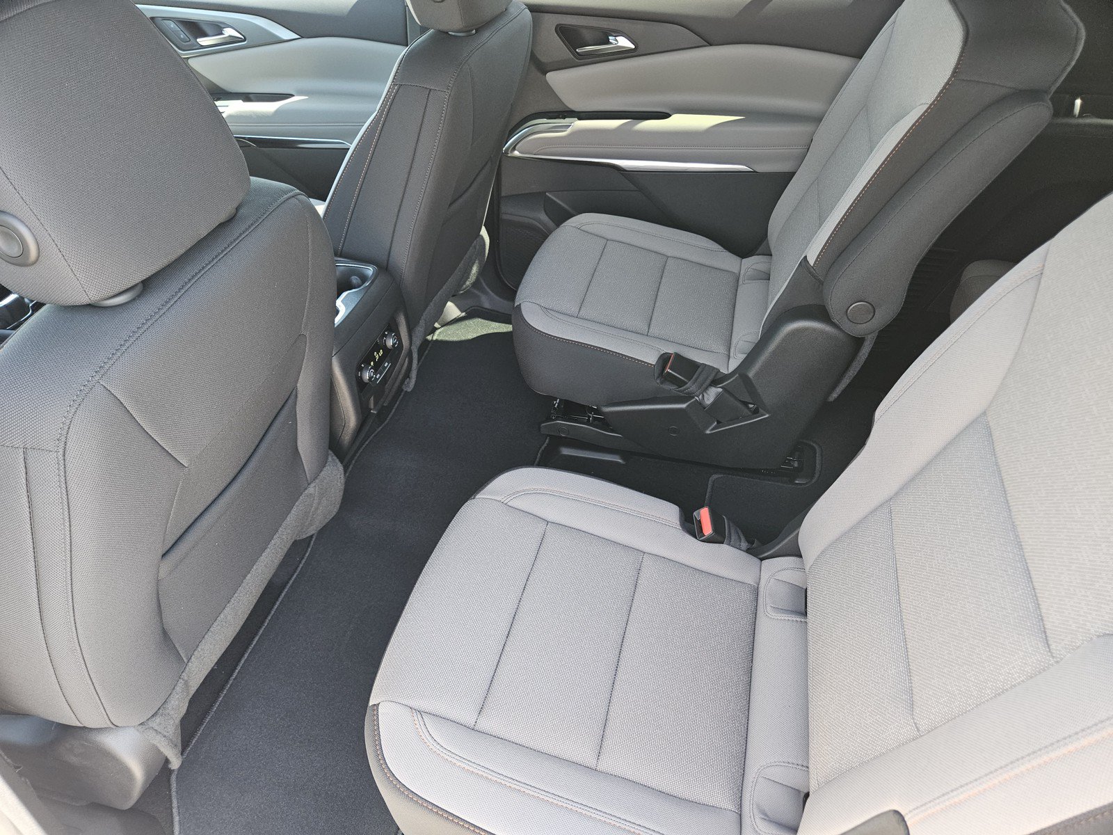New 2027 Chevrolet Traverse LT w/ Midnight/Sport Edition FWD image 19