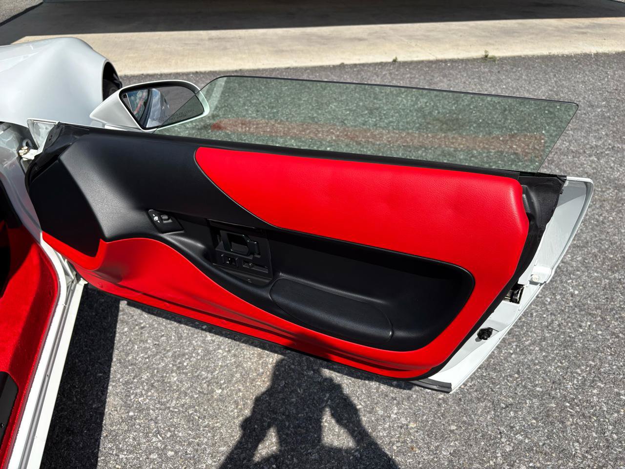 Used 1994 Chevrolet Corvette Coupe RWD image 18