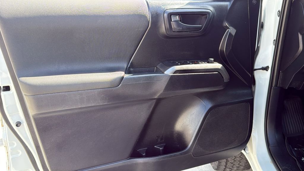 Used 2021 Toyota Tacoma SR5 w/ Trail Edition image 19