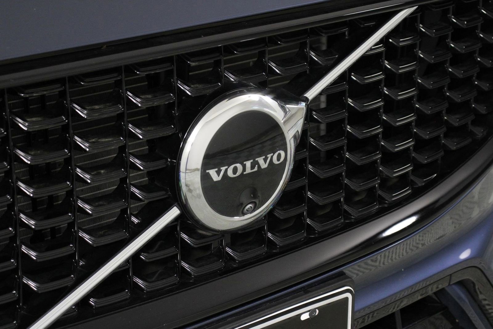 Certified 2025 Volvo XC60 T8 Plus w/ Protection Package Premier image 27