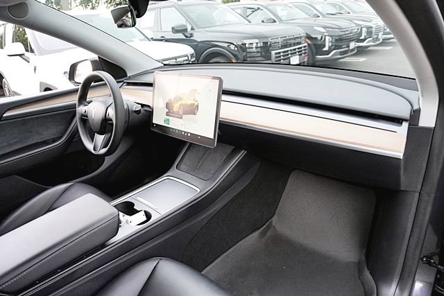 Used 2024 Tesla Model Y Long Range AWD/4WD image 12
