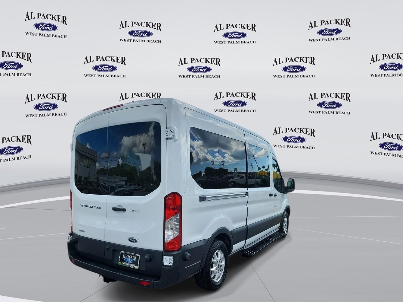 Used 2015 Ford Transit 350 XLT RWD image 5