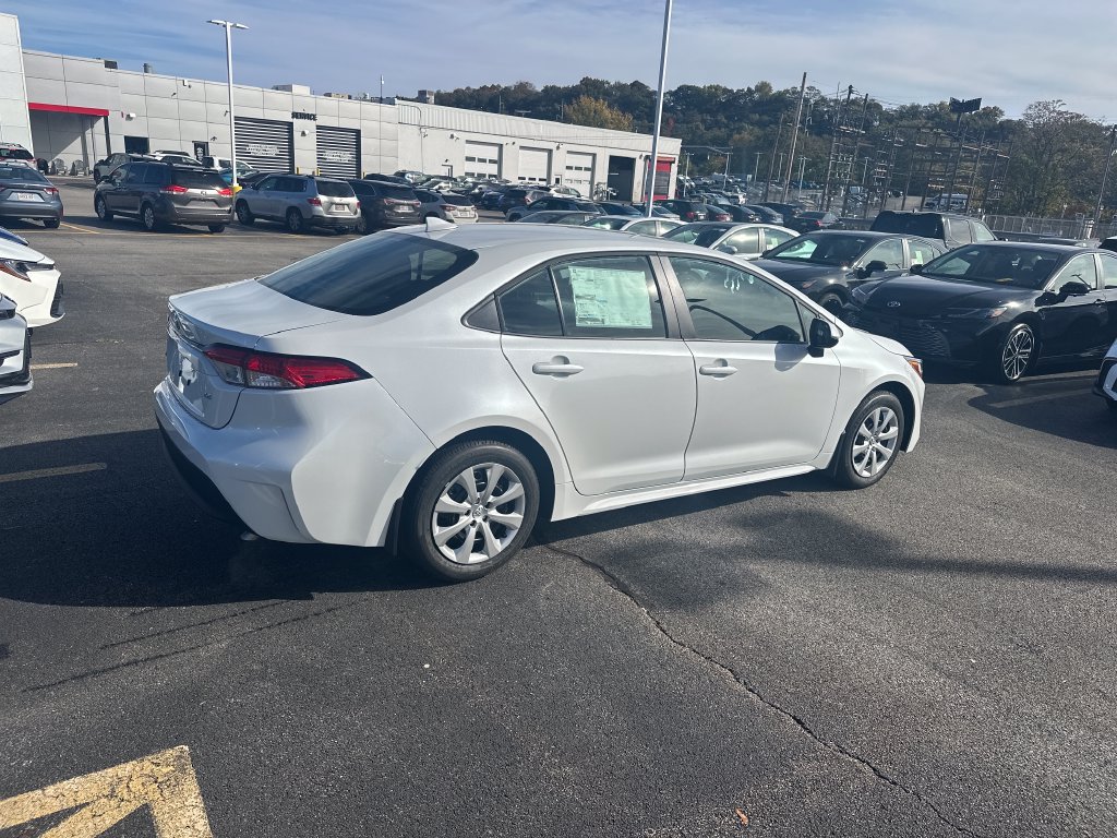New 2027 Toyota Corolla LE FWD image 4