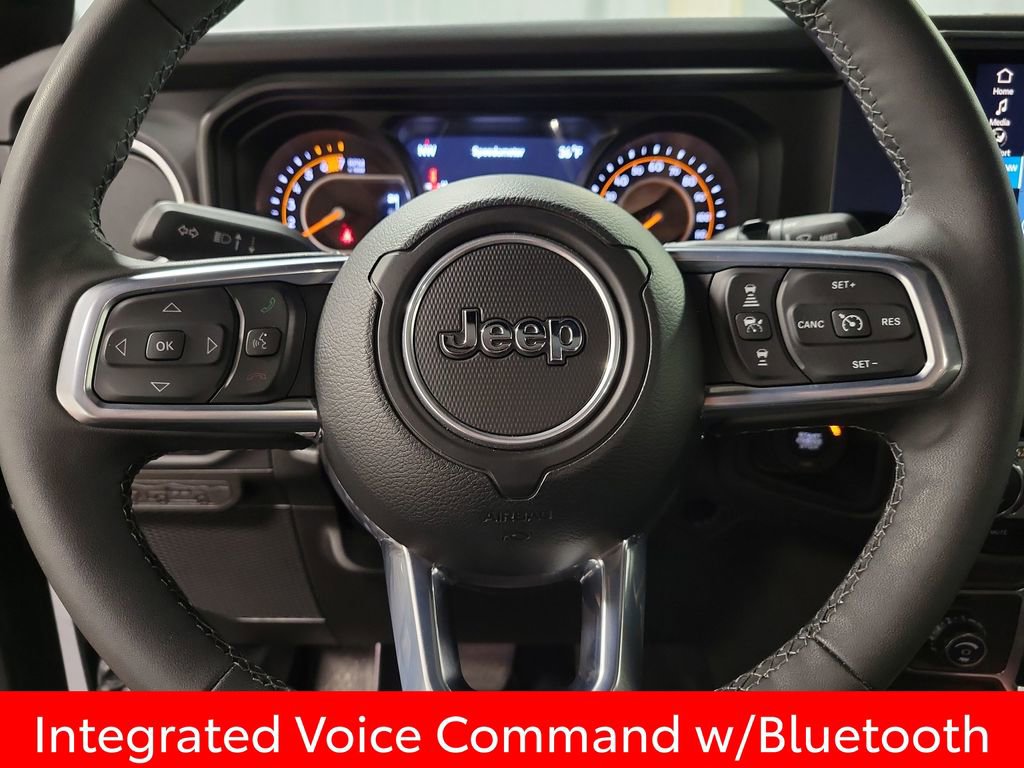 Used 2025 Jeep Wrangler Sahara AWD/4WD image 17