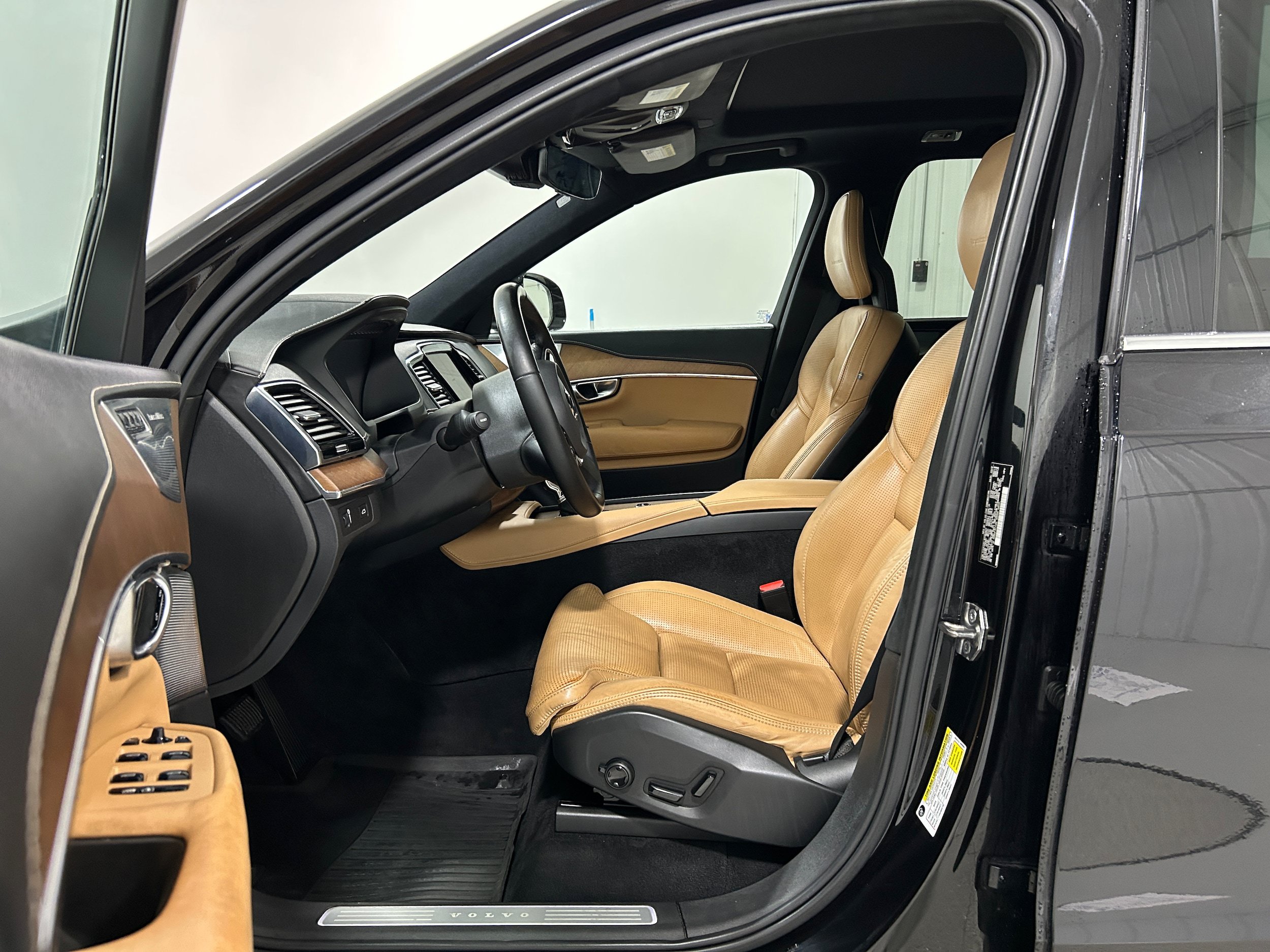 Used 2017 Volvo XC90 T6 Inscription w/ Luxury Package AWD/4WD image 4