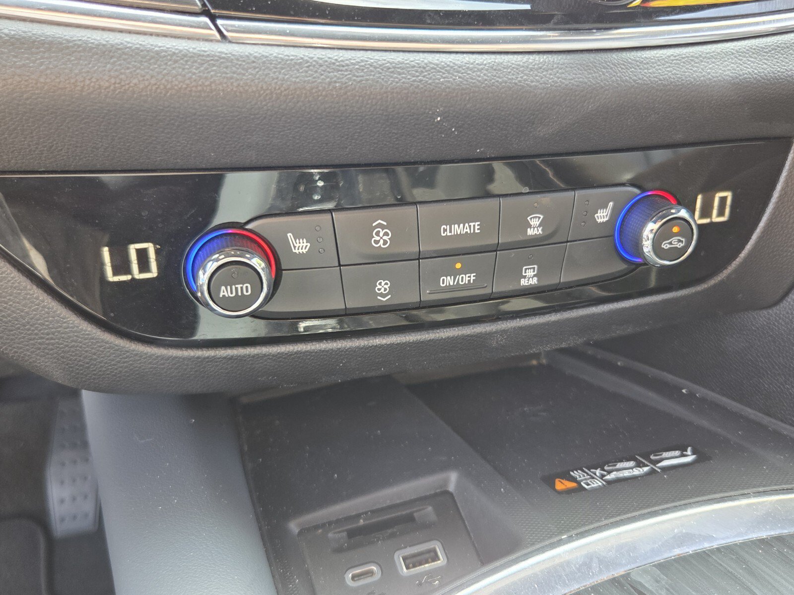 Used 2023 Buick Enclave Essence FWD image 27