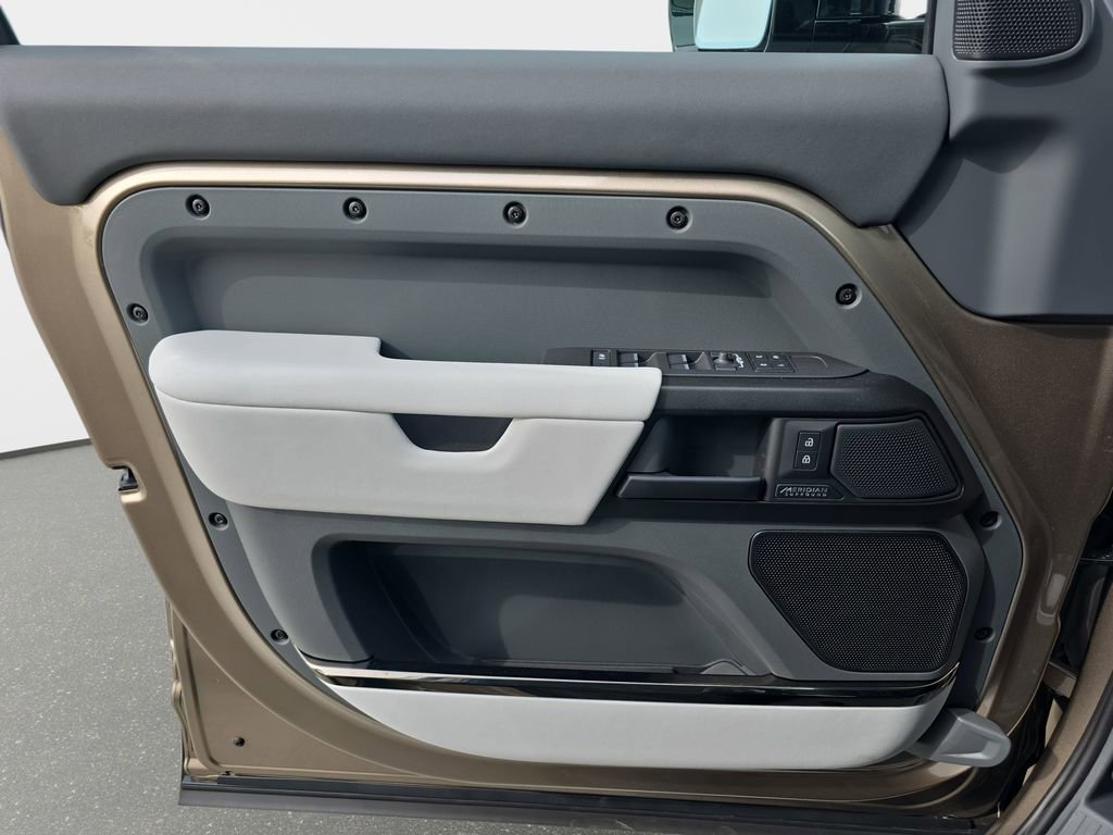 New 2026 Land Rover Defender 110 OCTA image 27