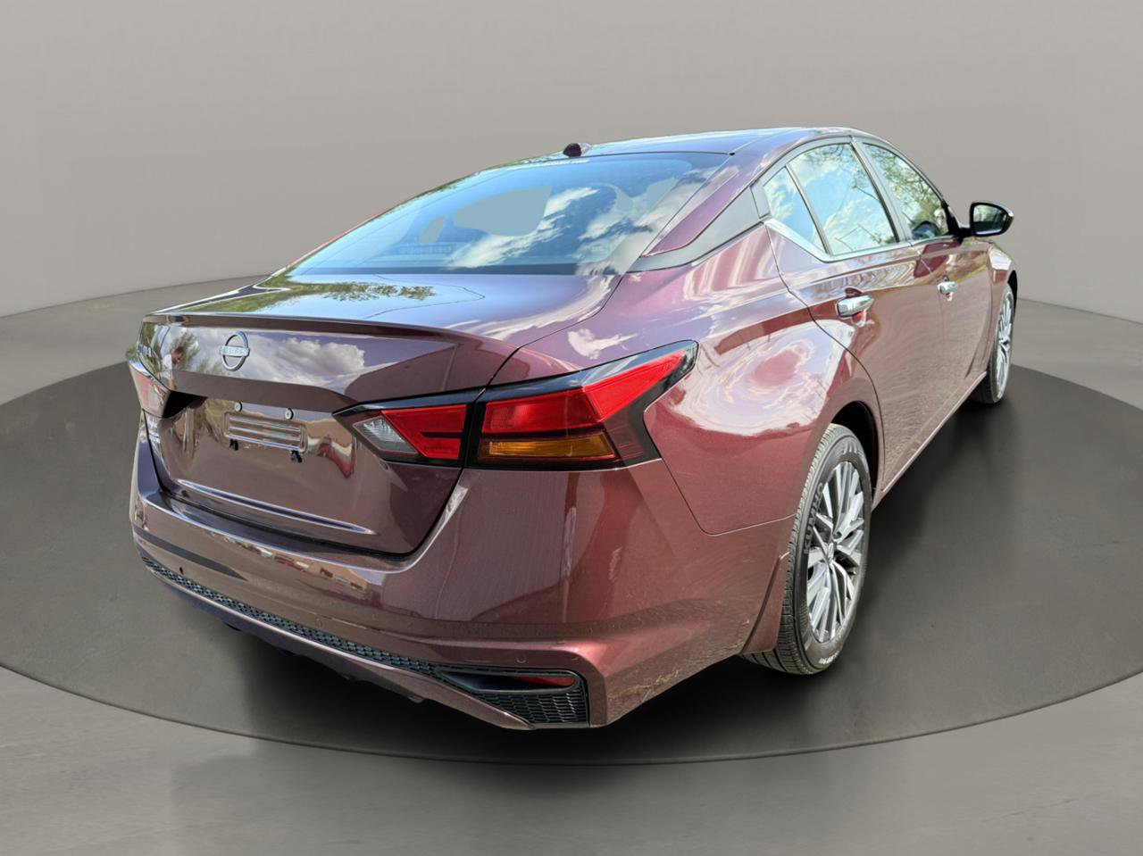 Used 2025 Nissan Altima 2.5 SV image 6