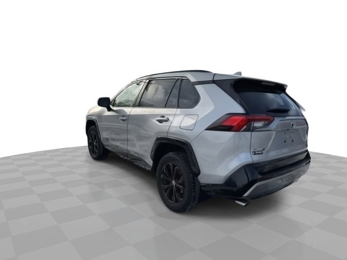 Used 2022 Toyota RAV4 SE image 6