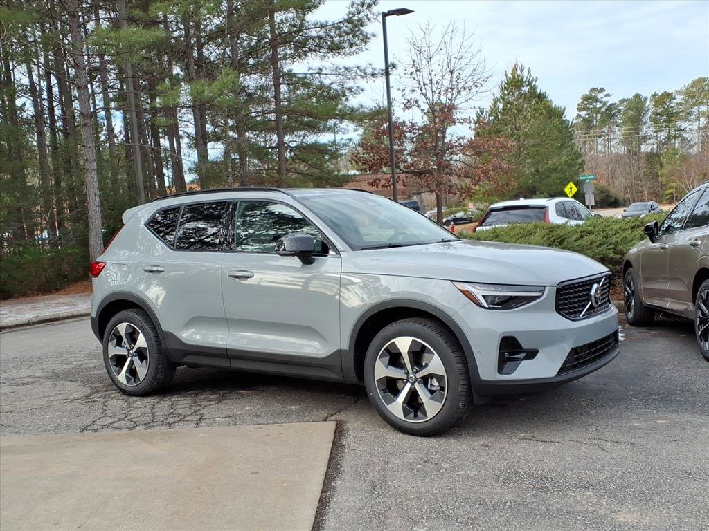 New 2026 Volvo XC40 B5 Plus w/ Protection Package Premier