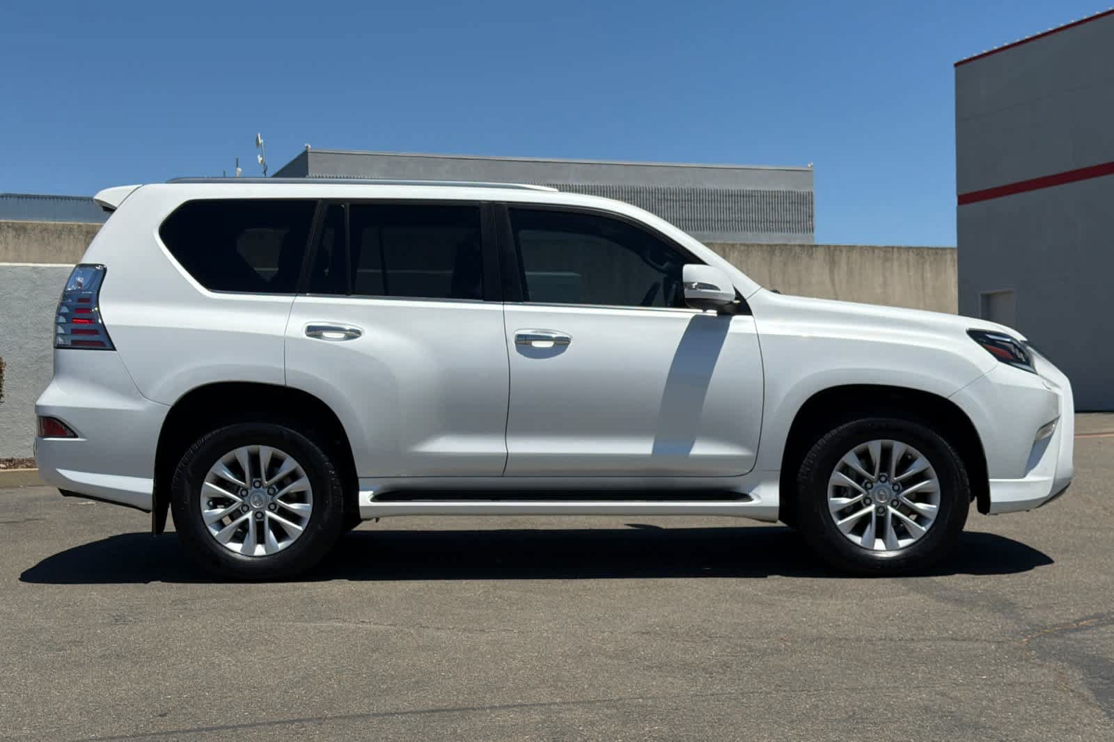 Used 2022 Lexus GX 460 Premium w/ Premium Package AWD/4WD image 6