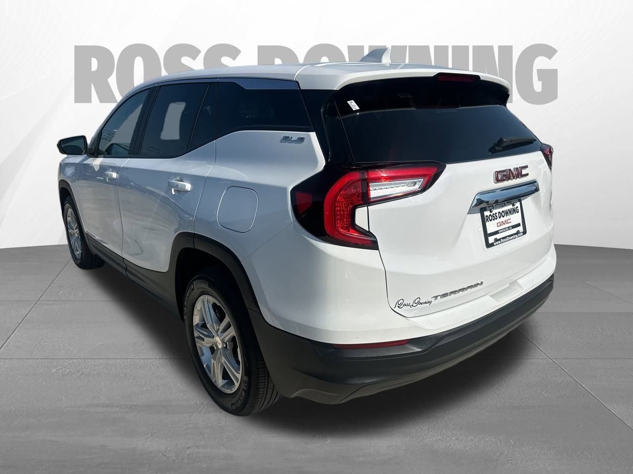Used 2024 GMC Terrain SLE image 6