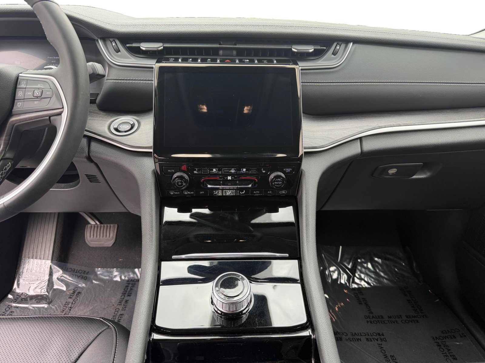 Used 2023 Jeep Grand Cherokee Limited w/ Luxury Tech Group II RWD image 11