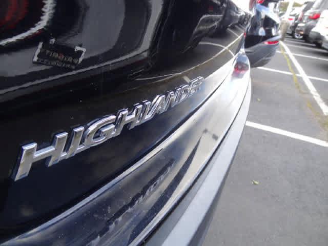 Used 2019 Toyota Highlander LE AWD/4WD image 6