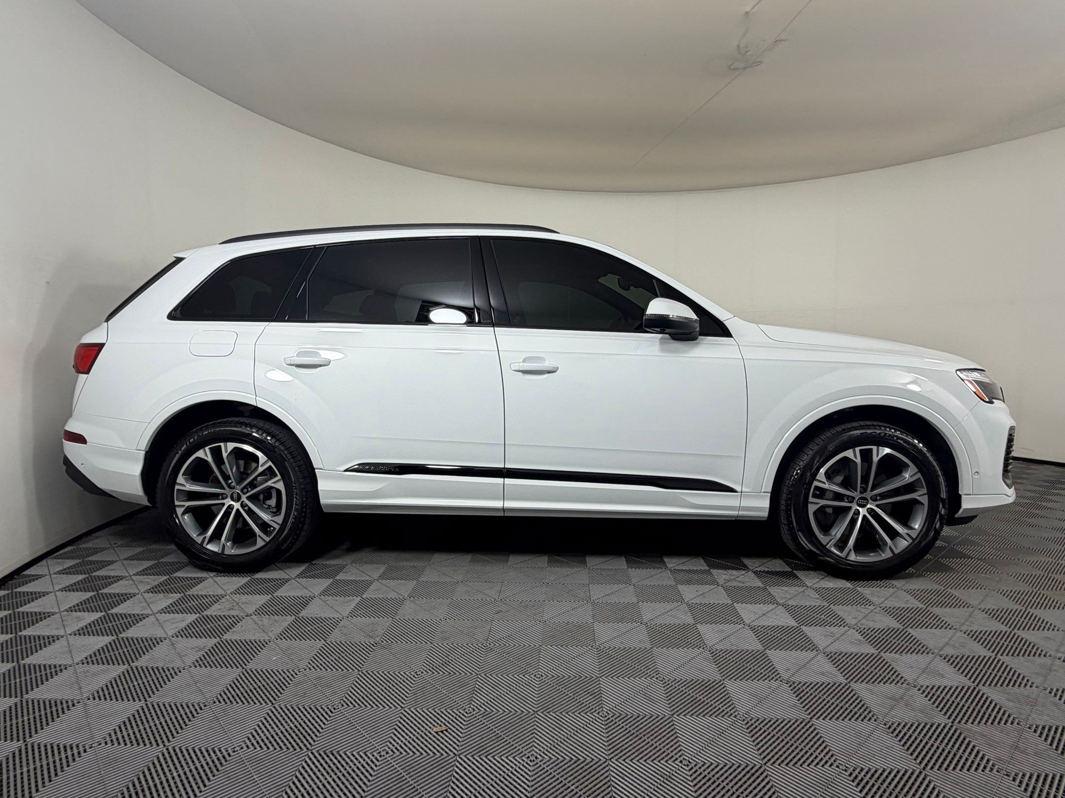 Certified 2026 Audi Q7 2.0T Premium w/ Convenience Plus Package AWD/4WD image 8