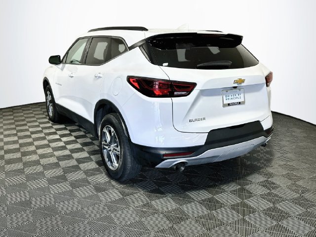 Used 2023 Chevrolet Blazer LT w/ Convenience Package FWD image 6