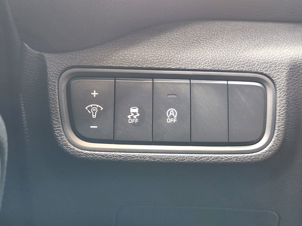 Certified 2025 Kia Soul LX FWD image 25