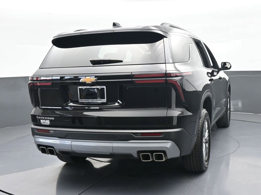 Used 2025 Chevrolet Traverse LT image 5