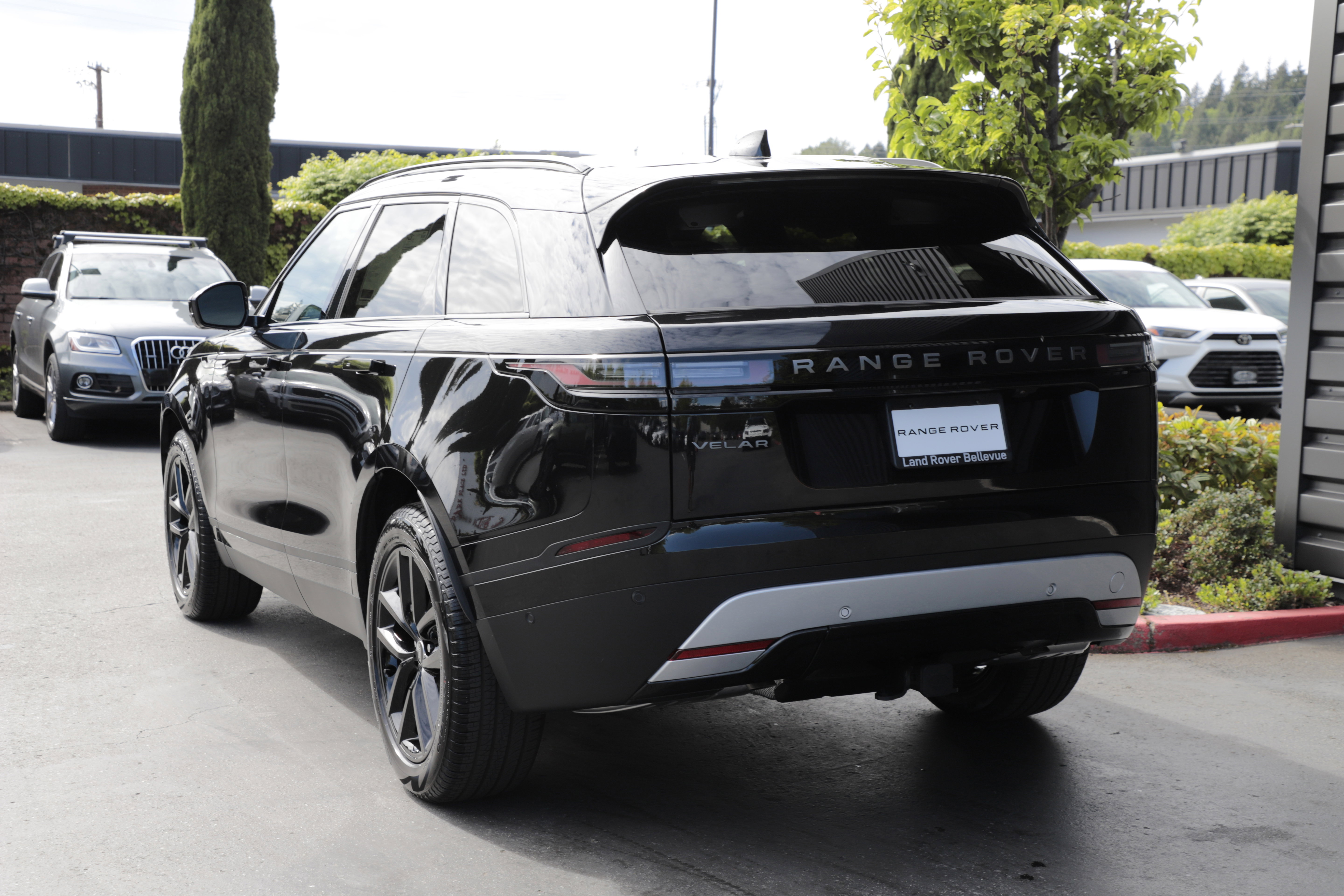 New 2026 Land Rover Range Rover Velar S AWD/4WD image 6