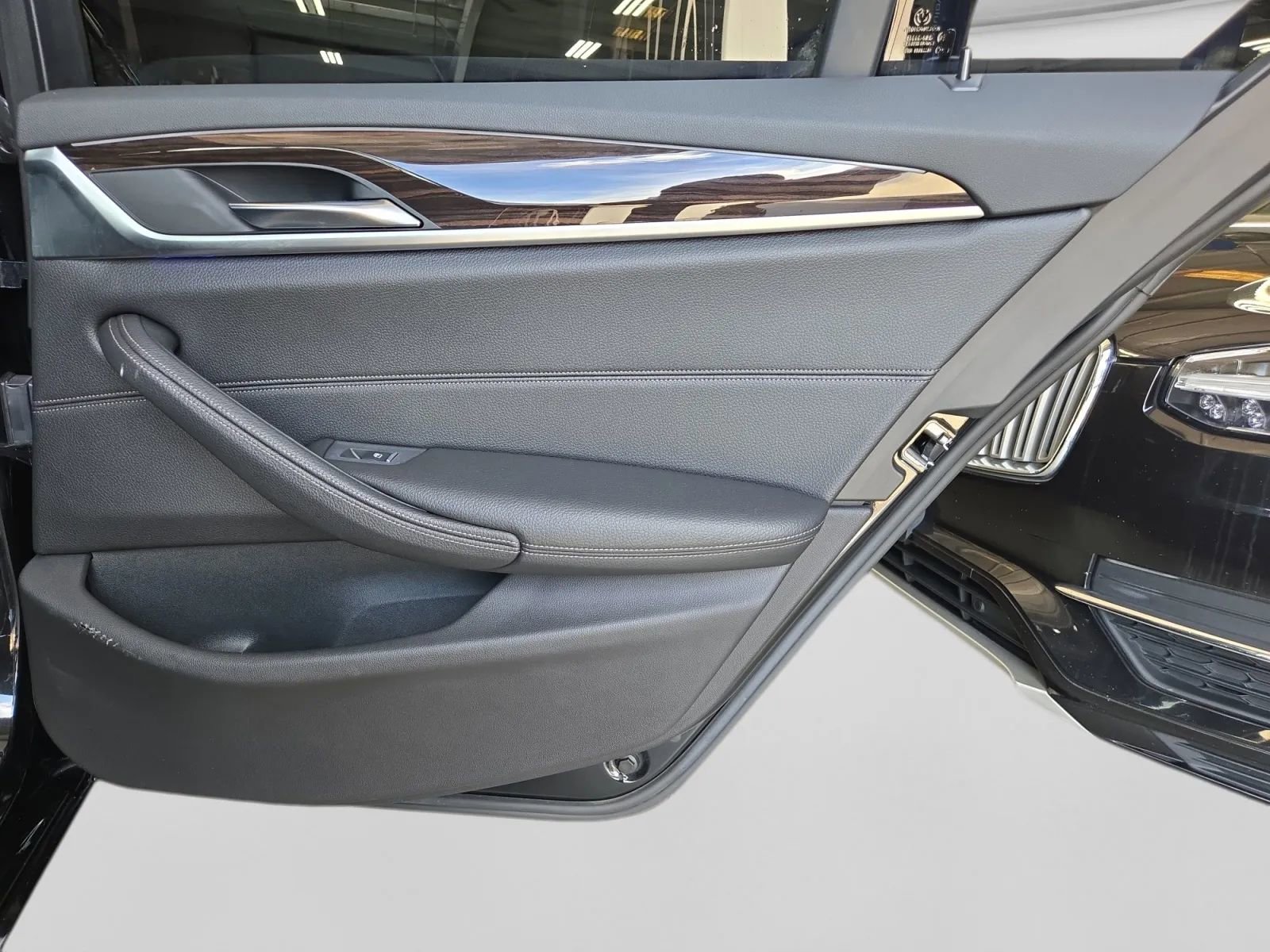Used 2018 BMW 530i xDrive AWD/4WD image 31