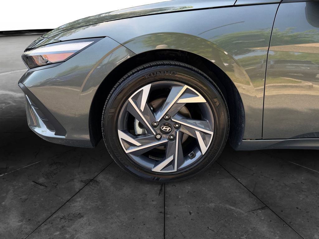 Used 2025 Hyundai Elantra Sport FWD image 14