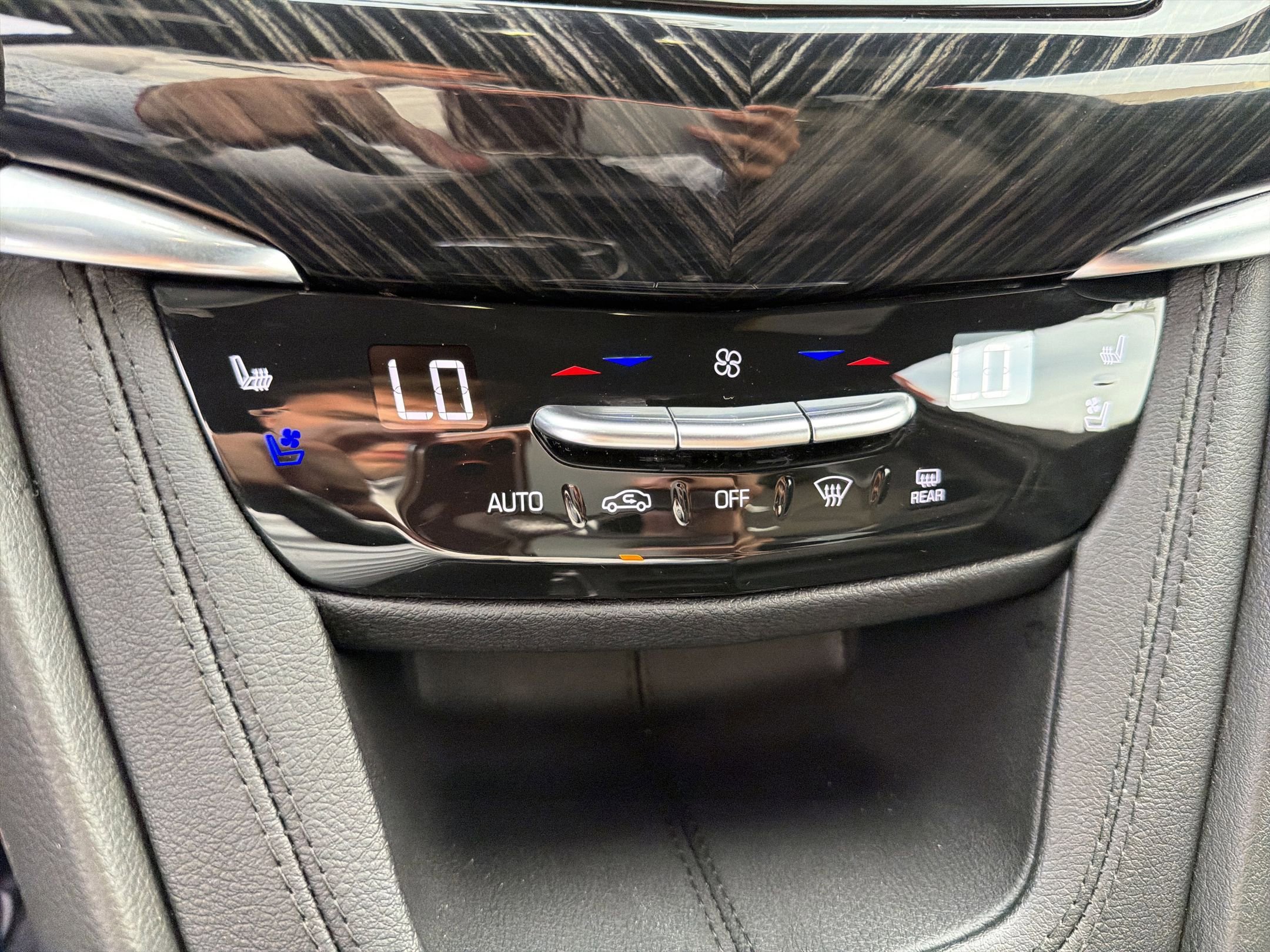 Certified 2025 Cadillac XT6 Premium Luxury image 19