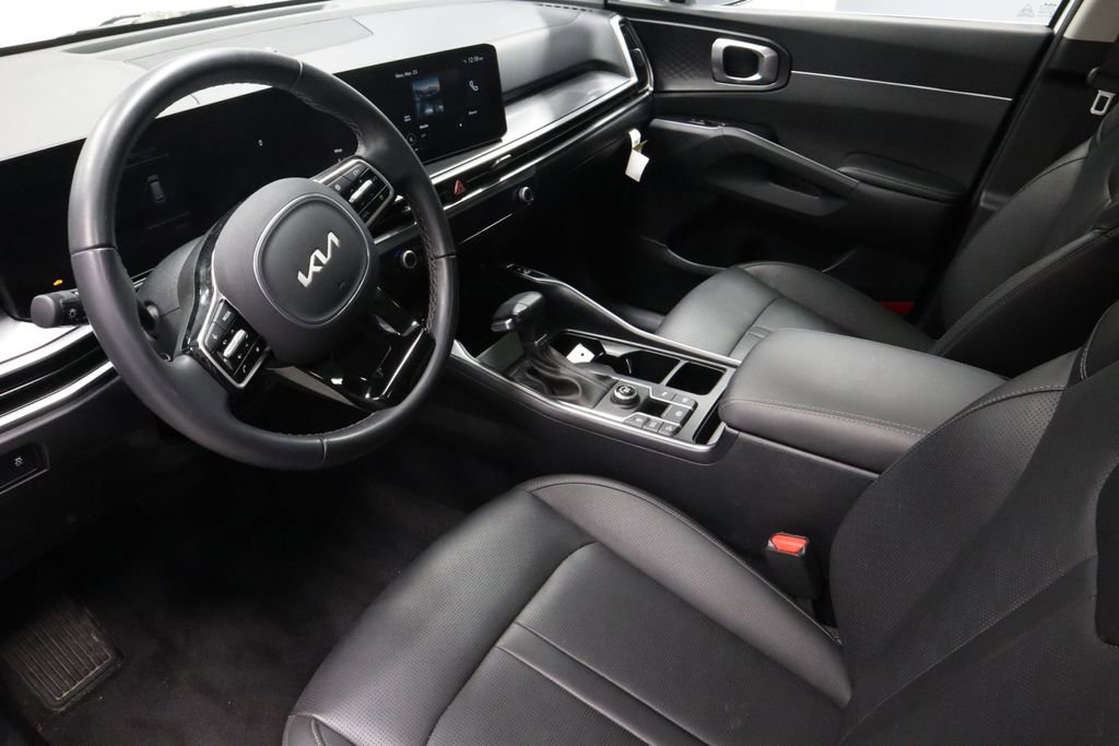 Used 2025 Kia Sorento S w/ Panoramic Sunroof Package image 24