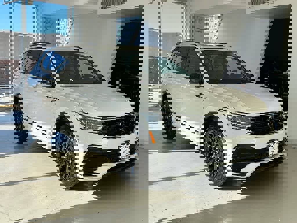 Certified 2023 Volkswagen Tiguan SE R-Line image 3