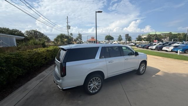 Used 2023 Cadillac Escalade ESV Premium Luxury AWD/4WD image 3