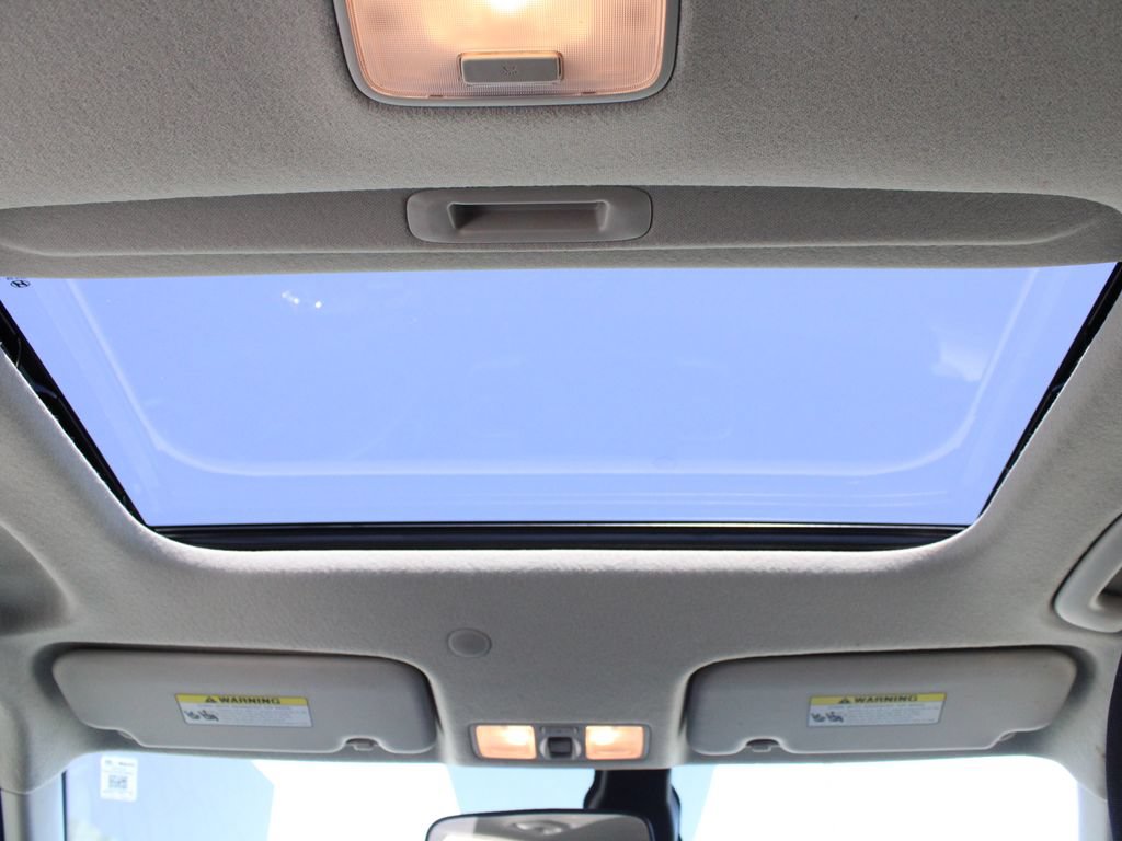 Used 2024 Hyundai Venue SEL FWD image 17