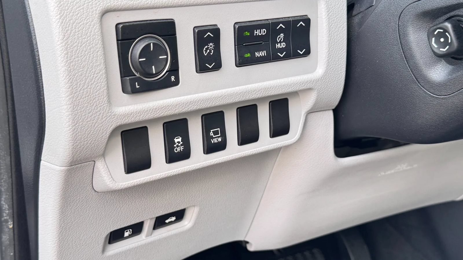 Used 2010 Lexus HS 250h Premium w/ Tech Pkg FWD image 4