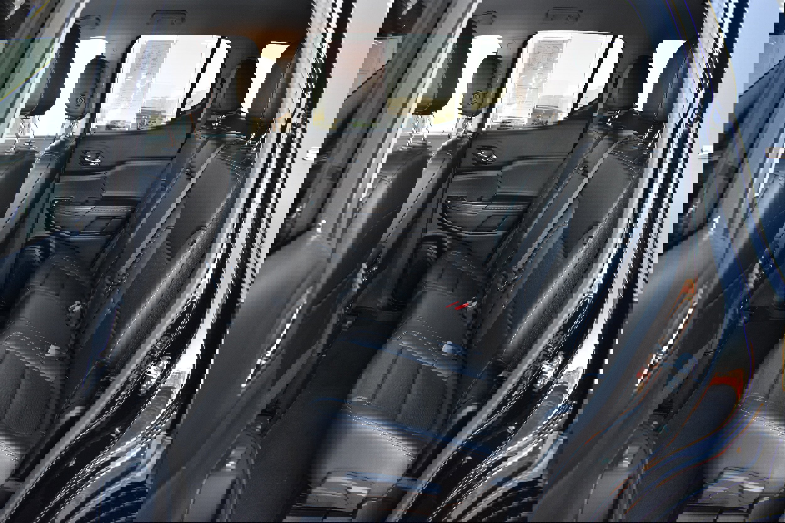 Used 2023 GMC Acadia SLT image 17