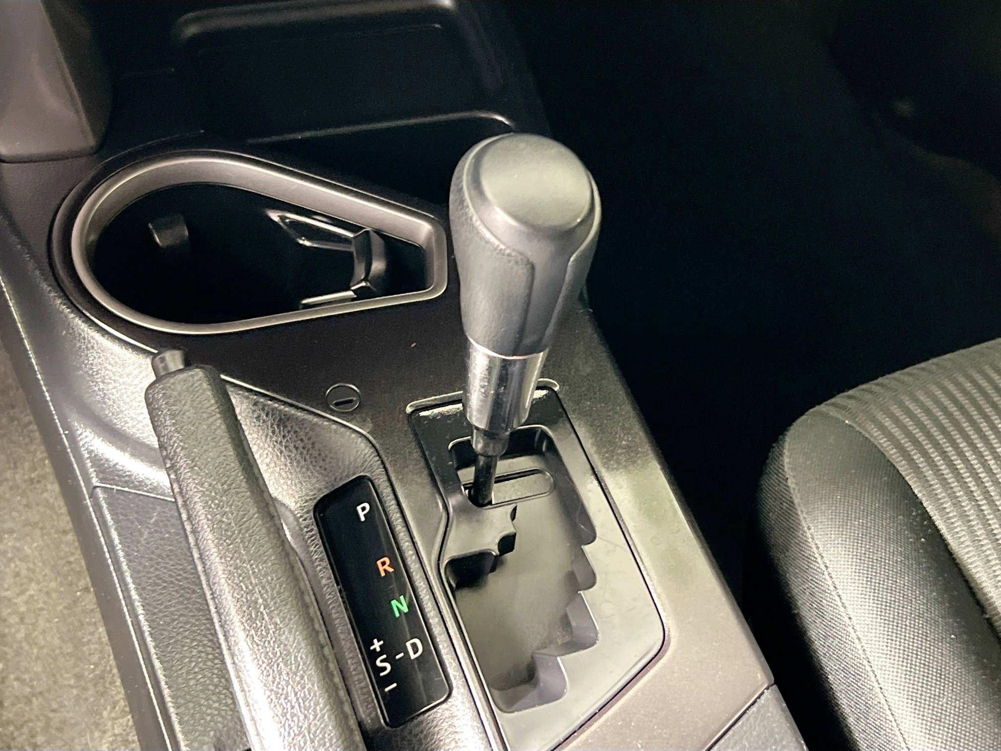 Used 2018 Toyota RAV4 LE image 22