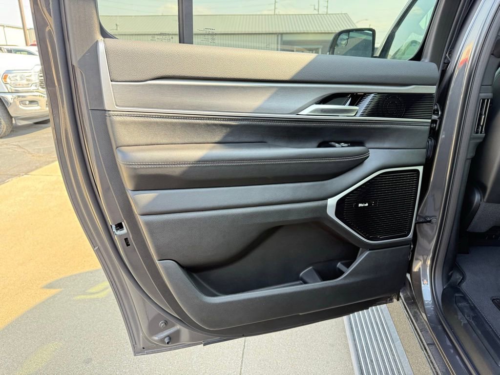 New 2026 Jeep Grand Wagoneer L Limited w/ Premium Group II image 23