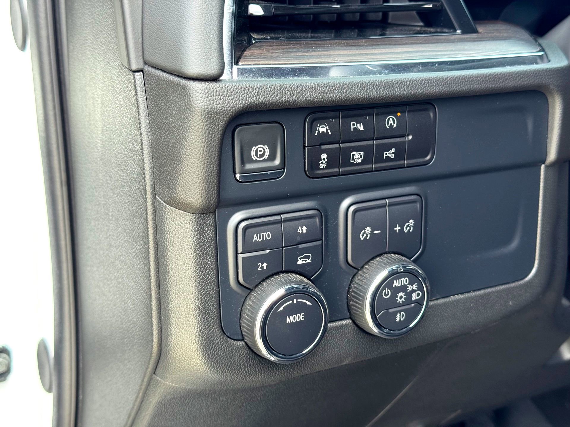 Used 2025 Chevrolet Tahoe LT w/ Comfort Package image 14