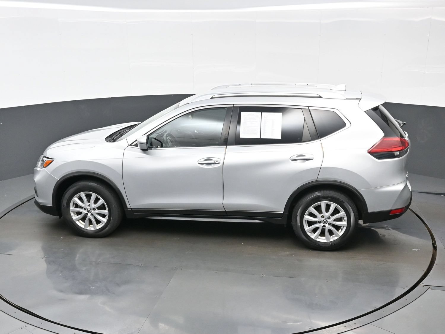 Used 2018 Nissan Rogue SV FWD image 34