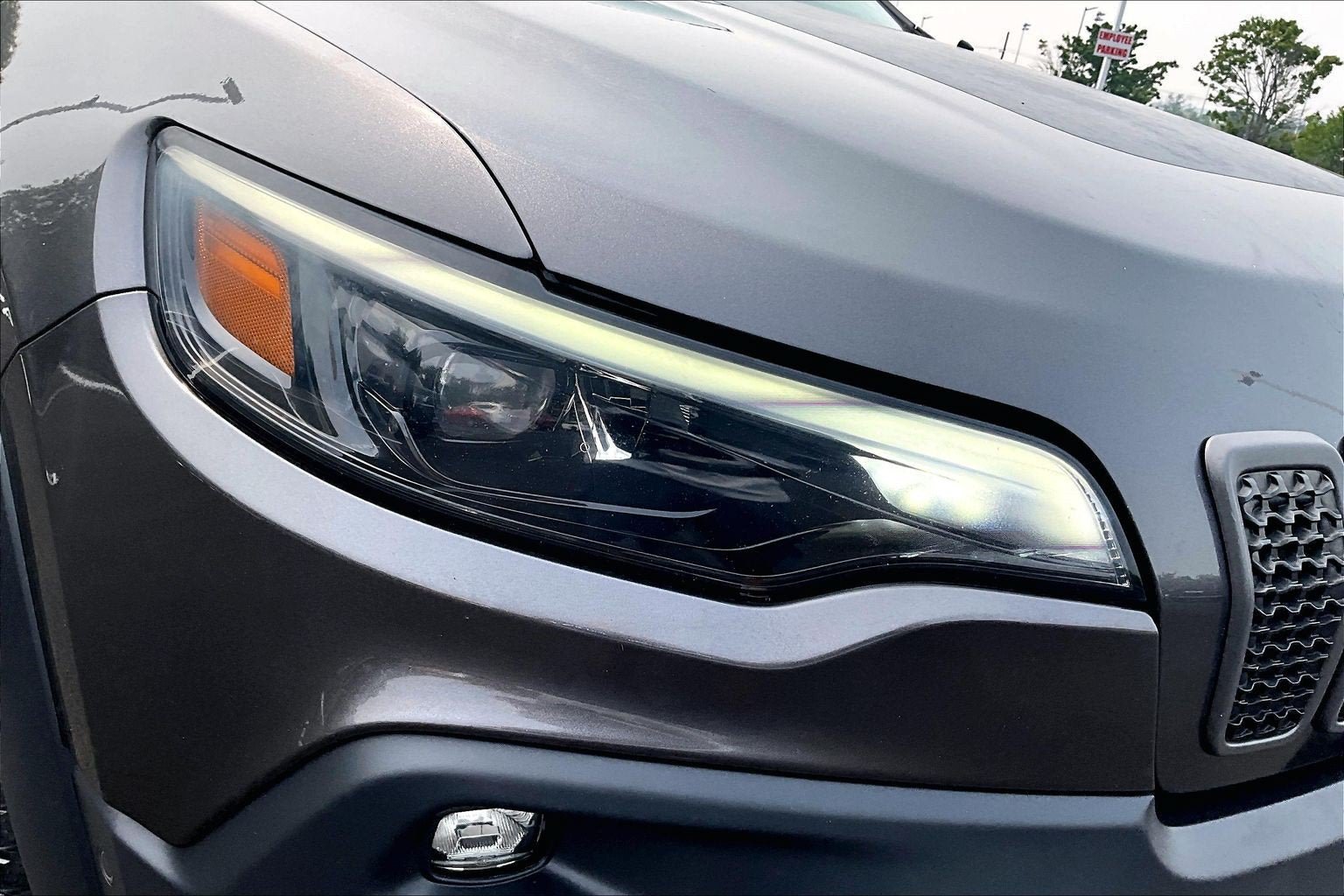 Used 2019 Jeep Cherokee Trailhawk AWD/4WD image 27