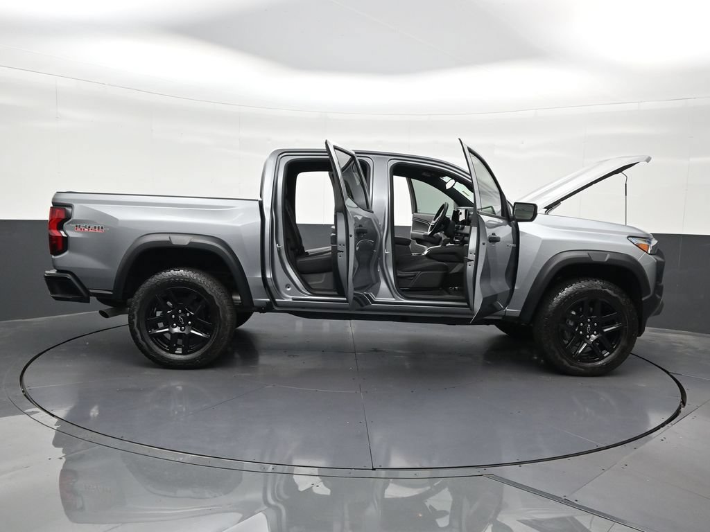 Used 2025 Chevrolet Colorado Trail Boss AWD/4WD image 33